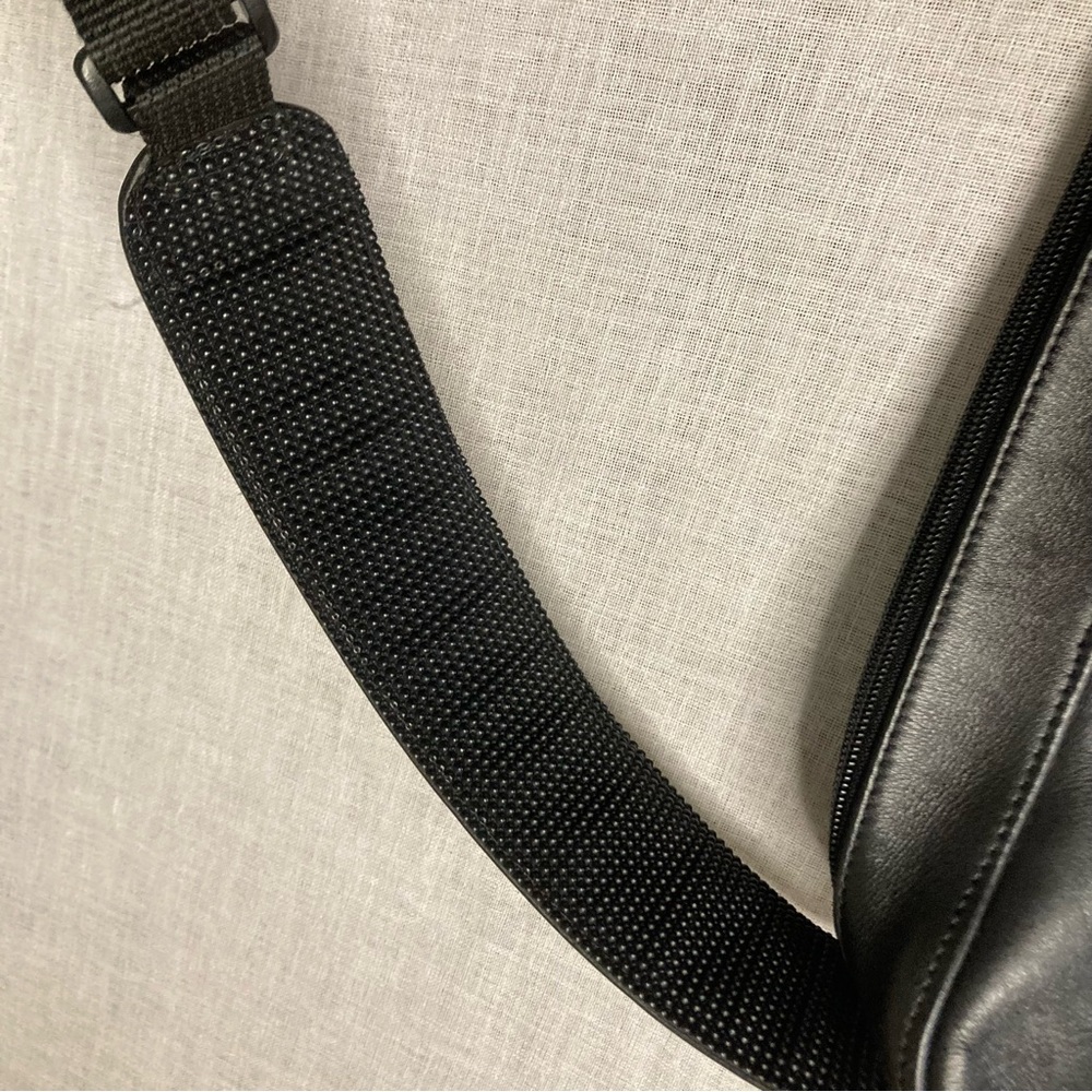 Vintage 1990s L.L.Bean AmeriBag Healthy Back Black Leather Sling Backpack Y2K - Picture 7 of 10